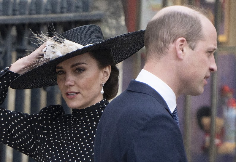 Принц Уильям публично приревновал Кейт Миддлтон к известному комику. Подробности!