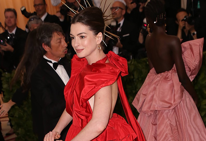 Энн Хэтэуэй рассказала о тотальном хейте, которому подверглась десять лет назад