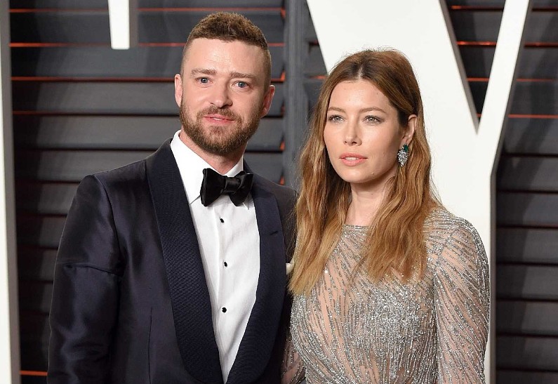 Джастин Тимберлейк и Джессика Бил отметили десятилетие своего брака и поделились серией милых фотографий