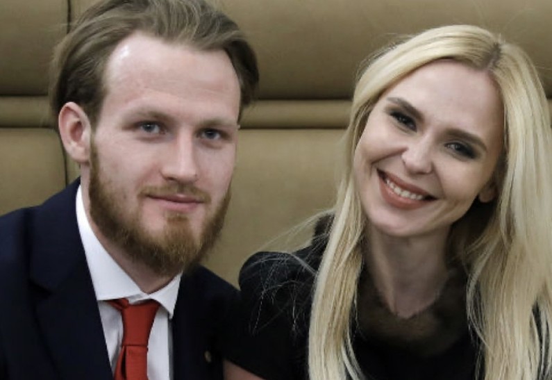 Отец года: Иван Телегин отказался платить алименты дочери