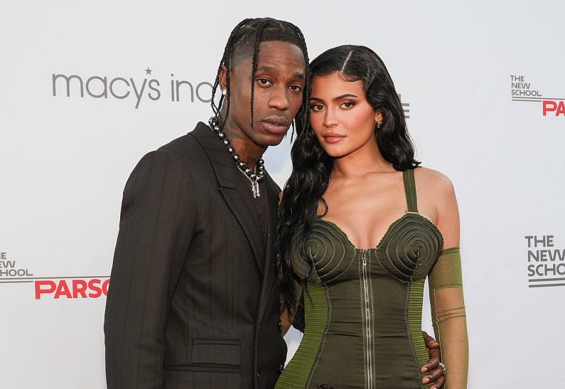 Трэвис Скотт отрицает, что изменял Кайли Дженнер