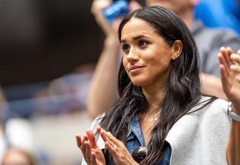 Меган Маркл в дорогих кожаных брюках возмутила поклонников. И вот почему!