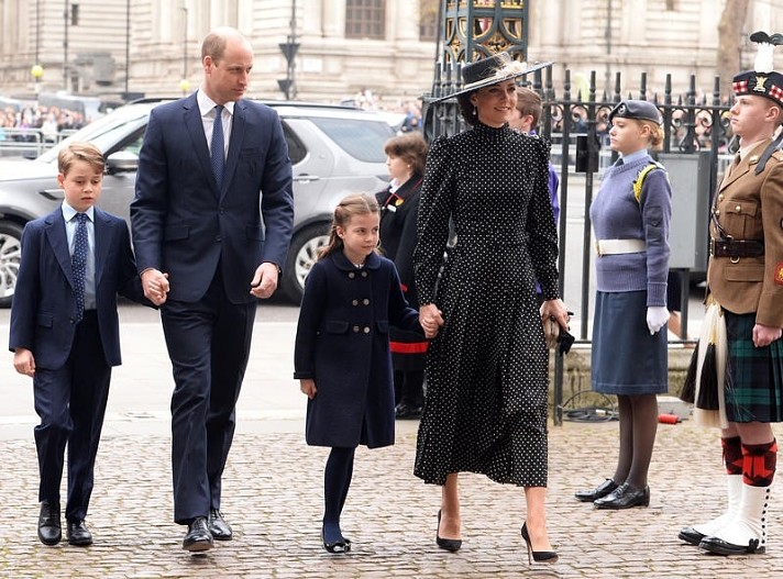 Принц Уильям и Кейт Миддлтон со своими детьми