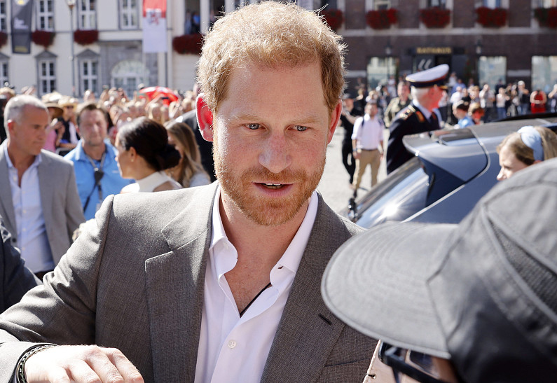 Названа дата выхода мемуаров принца Гарри и представлена обложка