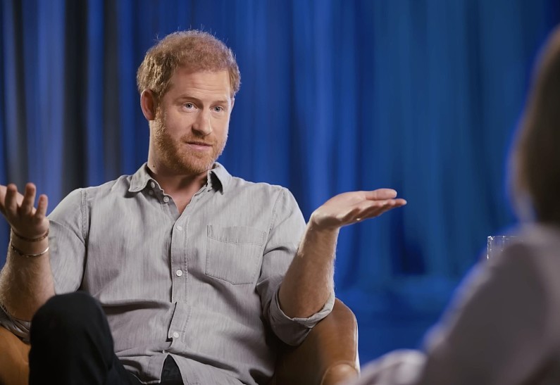 «Цинично»: мемуары принца Гарри напугали членов королевской семьи. И вот почему!