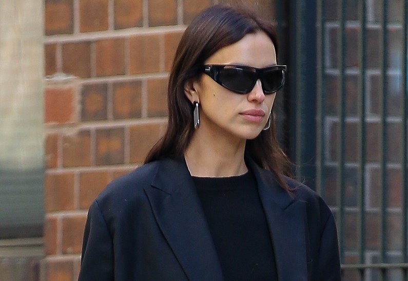 Ирина Шейк с дочерью на прогулке растрогала поклонников. Фото!