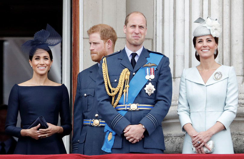 Принц Гарри и принц Уильям с женами 