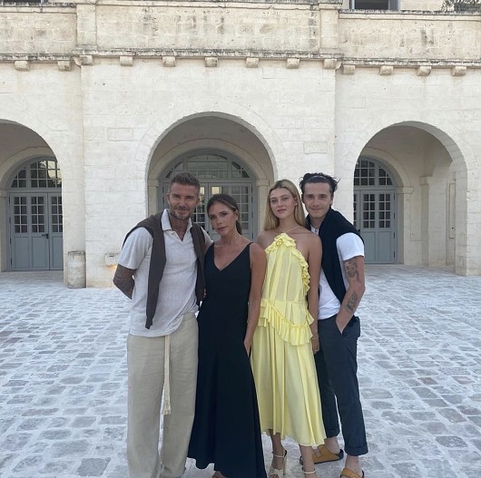 Дэвид, Виктория Бекхэм, Никола Пельц и Бруклин&nbsp;Бекхэм