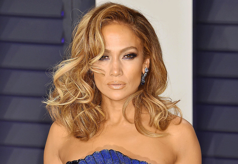 53-летняя Дженнифер Лопес снялась в кружевном белье. Фанаты в восторге!