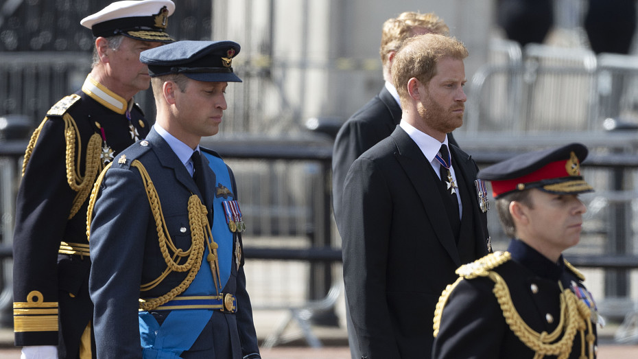 Принц Уильям прекратил всякое общение с принцем Гарри на фоне новостей о выходе его мемуаров