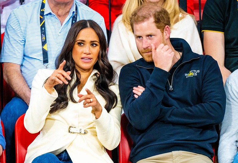 Принц Гарри и Меган Маркл наносят очередной непоправимый ущерб королевской семье. Рассказываем!