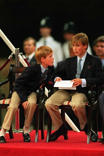 Принц Гарри и принц Уильям в детстве