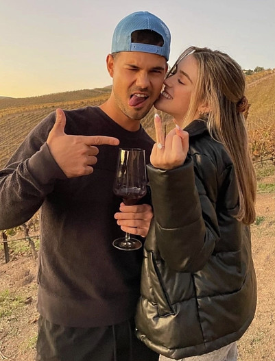 Тейлор Лотнер и Тэй Доум