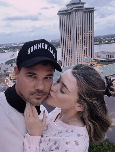 Тейлор Лотнер и Тэй Доум