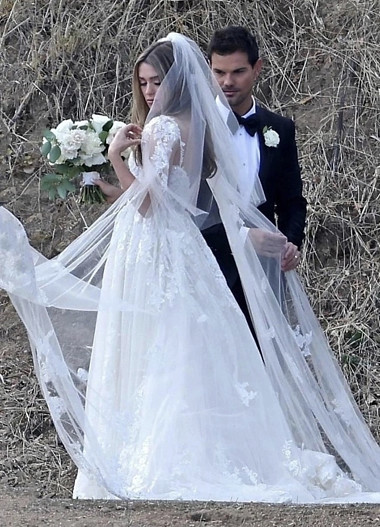 Тейлор Лотнер и Тэй Доум