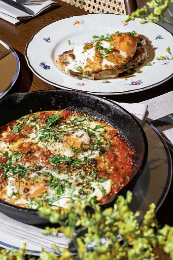 Пита крок-мадам и классическая шакшука