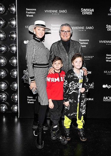 Дмитрий Дибров с семьей