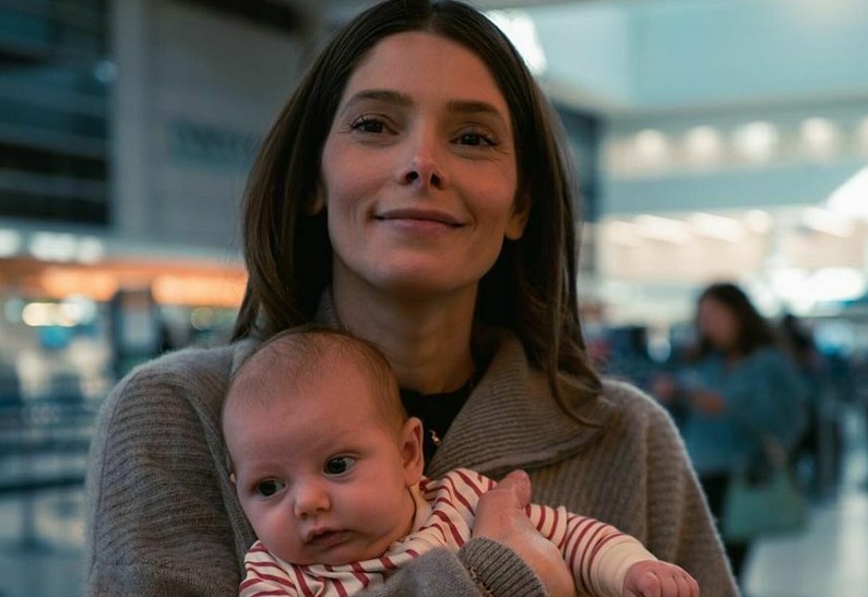 Звезда «Сумерек» Эшли Грин показала новорожденную дочь. Фото!