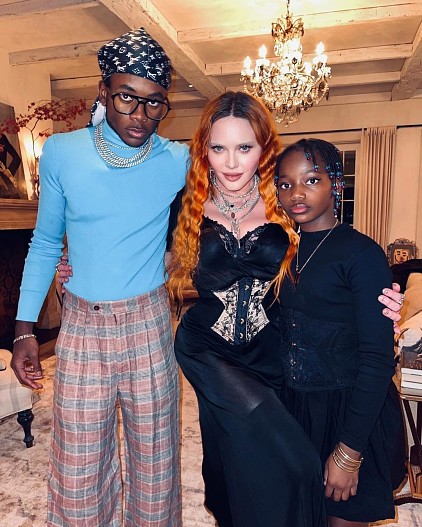 Мадонна со своими детьми