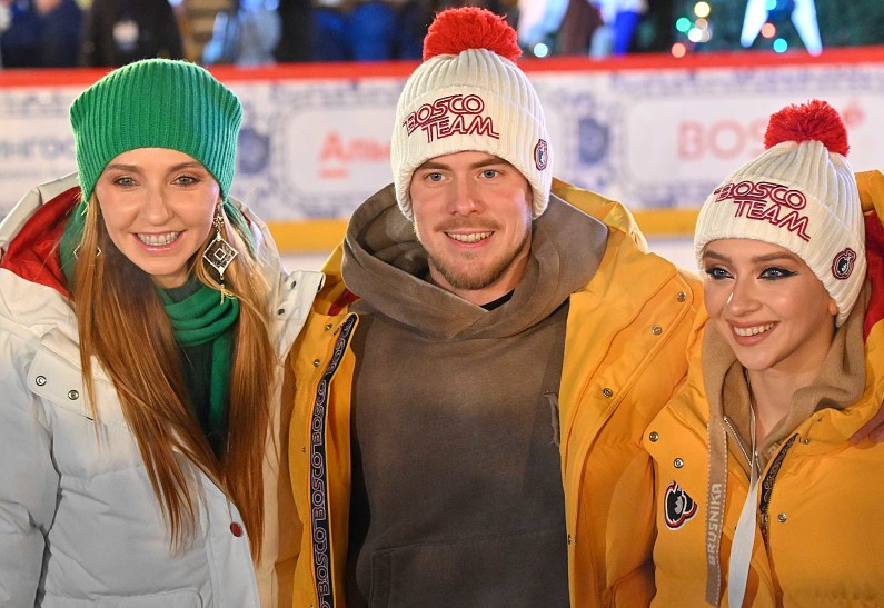 Татьяна Навка, Филипп Киркоров, Камила Валиева, Юлия Пересильд и другие гости открытия ГУМ-Катка на Красной площади
