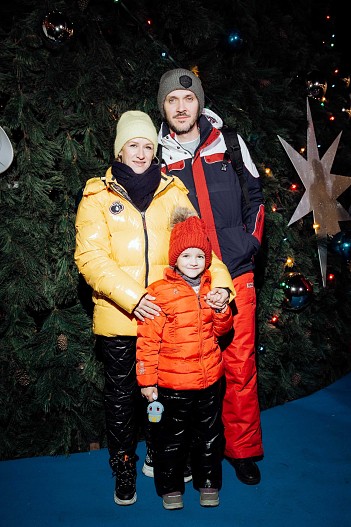 Татьяна Волосожар и Максим Траньков с дочкой