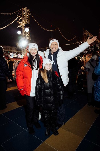 Анна Снаткина и Виктор Васильев с дочкой