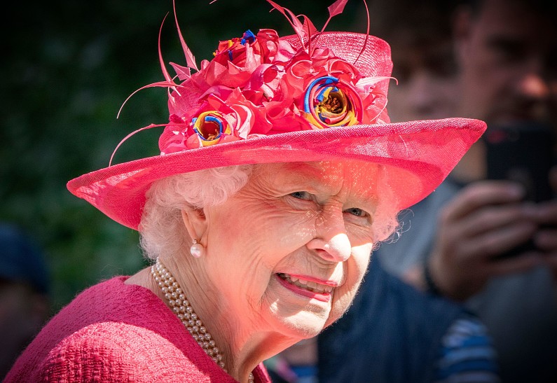 Елизавета II тайно подружилась с Томом Крузом незадолго до своей смерти