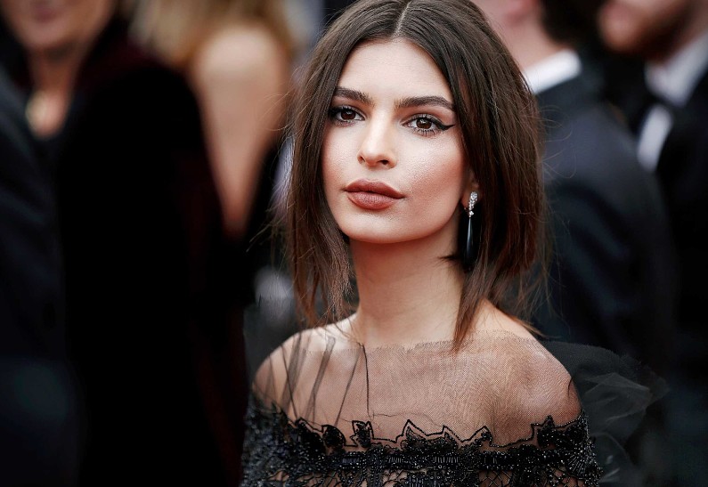 Эмили Ратаковски рассказала, что была вынуждена обратиться к доктору после неудач в личной жизни