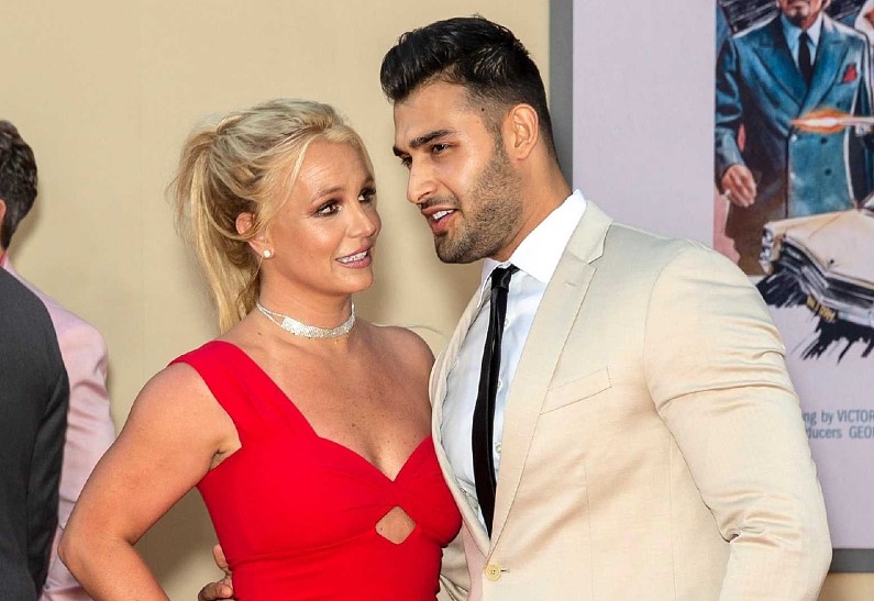 Сэм Асгари усомнился в психическом здоровье Бритни Спирс после ее истерики в машине