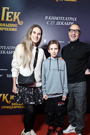 Пётр Буслов с женой Евгенией и сыном