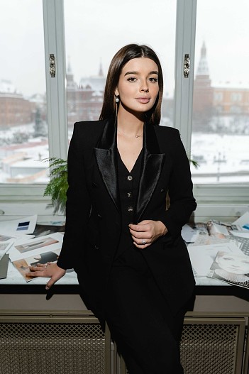 Александра Стриженова