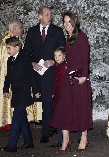 Принц Уильям и Кейт Миддлтон со своими детьми