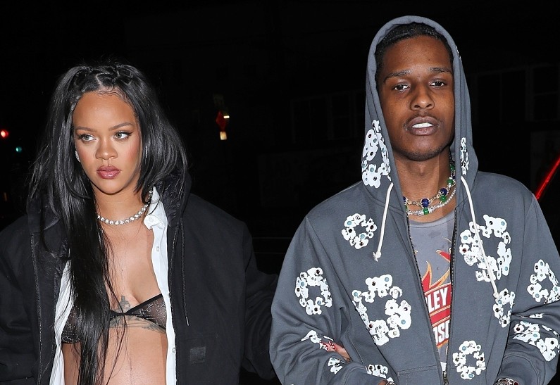 Рианна и A$AP Rocky впервые вышли в свет с маленьким сыном