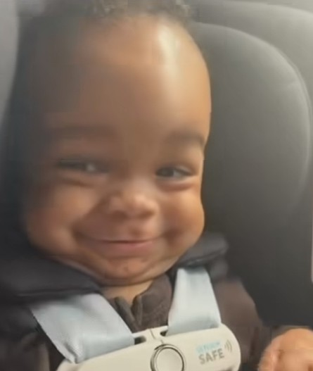 Рианна показала сына