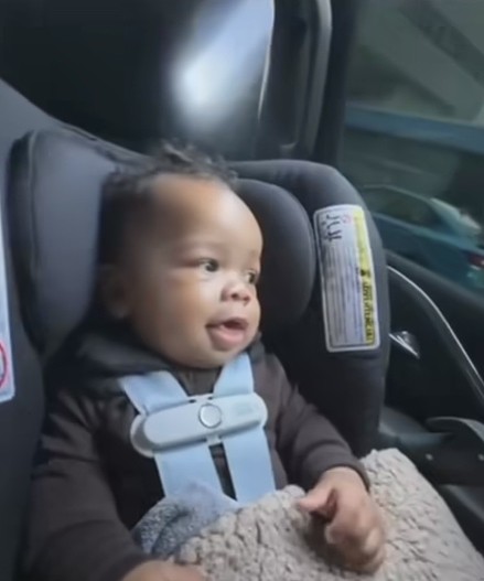 Рианна показала сына