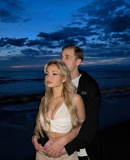 Валя Карнавал и Саша Стоун