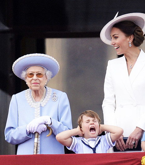 Елизавета II, Кейт Миддлтон и принц Луи