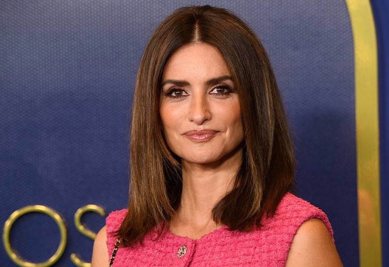 В одних шортиках: 48-летняя Пенелопа Крус снялась топлес для глянца. Фото!