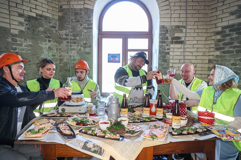 Владимир Сычёв, Маргарита Аброськина, Игорь Пиджаков, Сергей Жуков, Шура, Елена Старостина