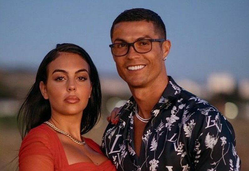 Девушка Криштиану Роналду подарила ему дорогой подарок на Рождество. И вот какой!