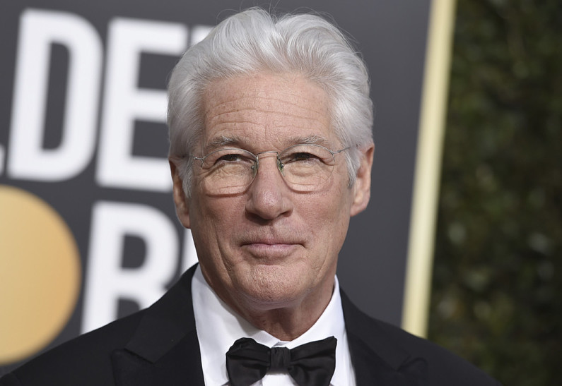 Ричард Гир восхитил поклонников новой семейной фотографией с отдыха