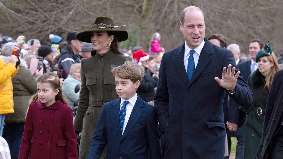 Совсем взрослый! Принц Джордж постеснялся своего отца, принца Уильяма, во время рождественской прогулки. И вот из-за чего!