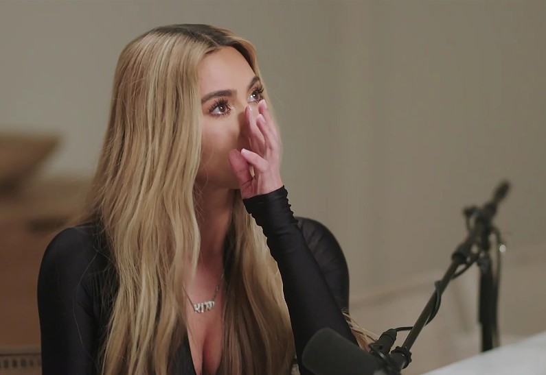 Ким Кардашьян разрыдалась, рассказывая о тяжелом опыте воспитания детей вместе с Канье Уэстом