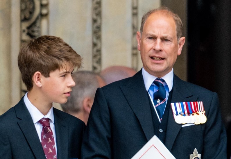 Редкий выход виконта Северна: как сейчас выглядит младший внук Елизаветы II? Фото!