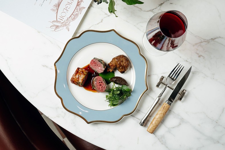 Седло ягненка с печеной айвой