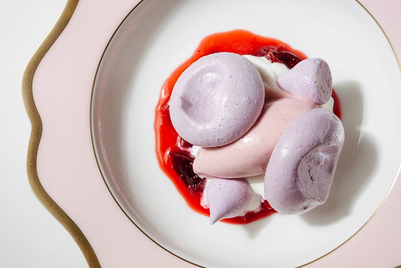 Французская меренга с сорбетом пьяная груша