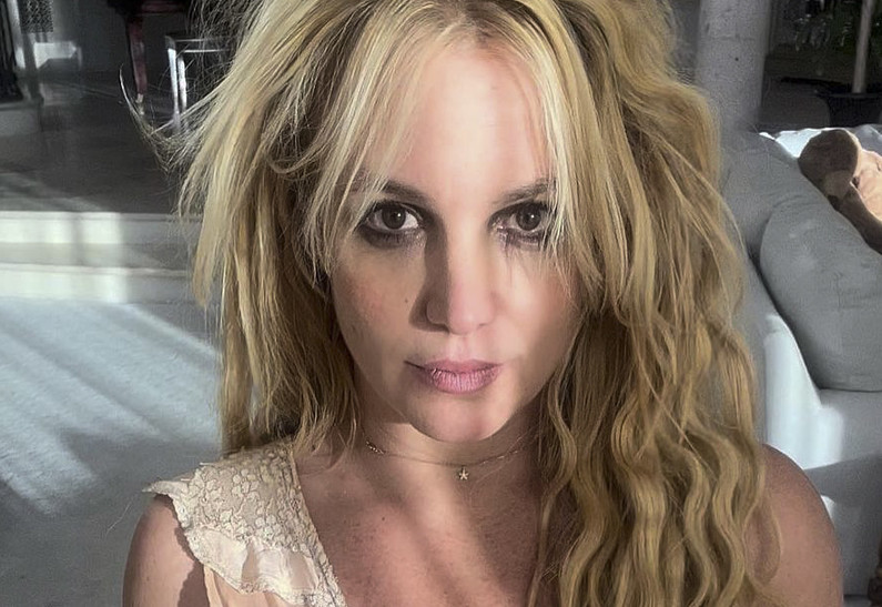 Бритни Спирс напугала поклонников загадочной подписью к фото сыновей. Подробности!