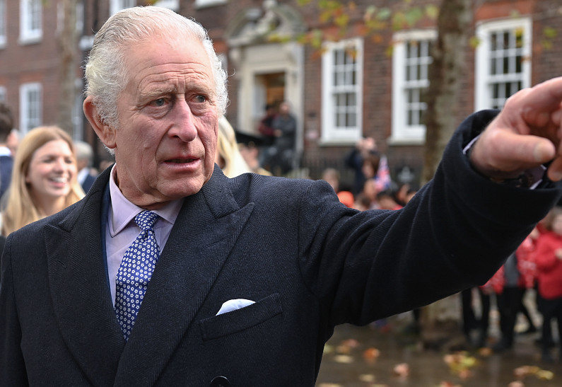 Карла III второй раз за месяц закидали яйцами. Кто и почему напал на короля Великобритании?