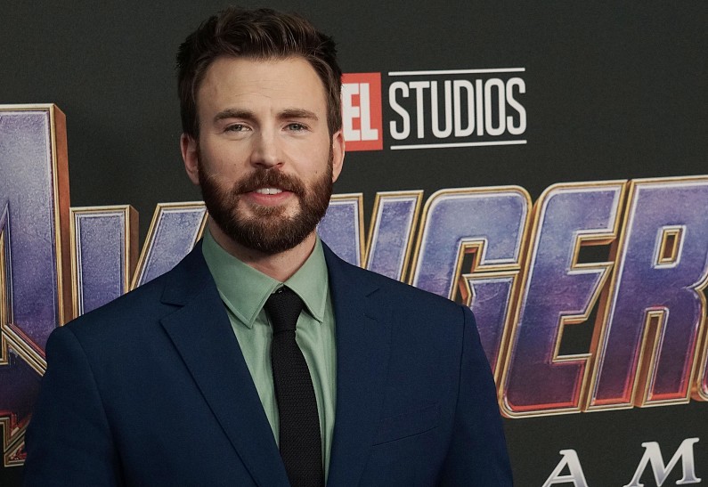 Крис Эванс спровоцировал слухи о новом романе. Кто его новая девушка?