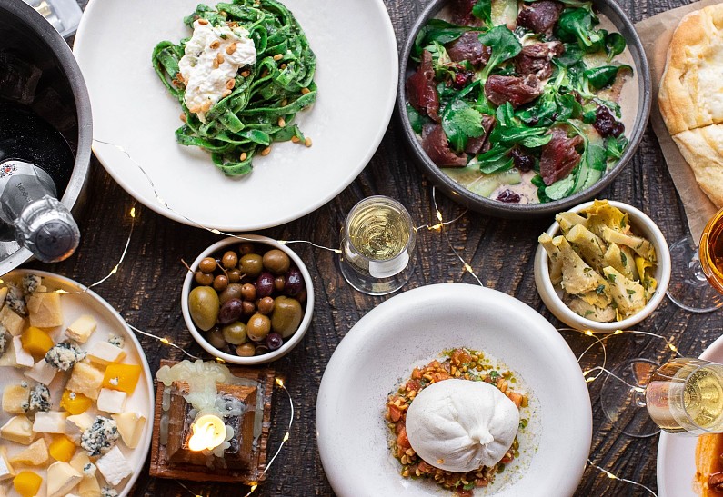 Современный паста-бар FARRO — новый резидент на гастрономической улице strEAT